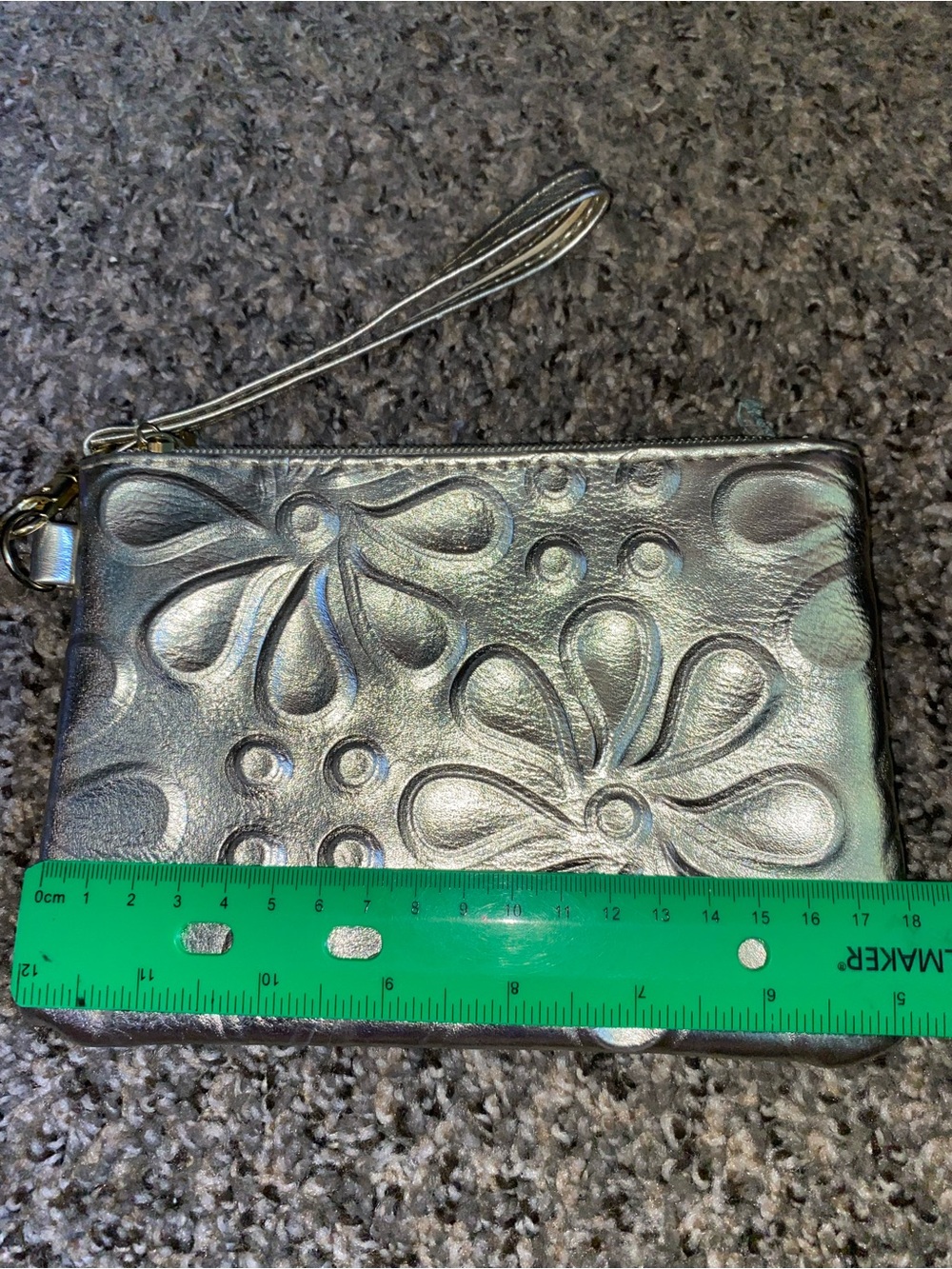 Silver metalic Francesca wristlet featuring an embossed floral pattern - Picture 4 of 4